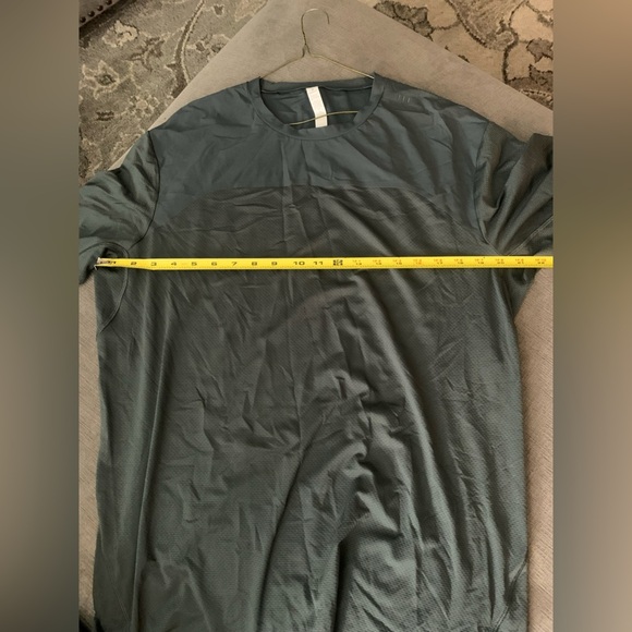 Lululemon Men’s activewear short sleeve shirt size  XL - Picture 6 of 7